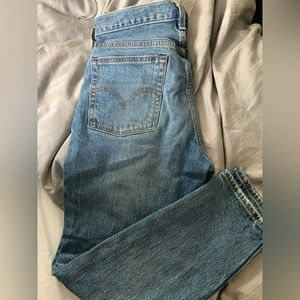 Levi Wedgie Skinny jeans size 28